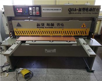 電(diàn)動擺(bǎi)式剪闆機